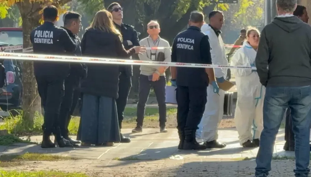 Horror: un reconocido médico fue encontrado muerto en su casa, asesinado a hachazos