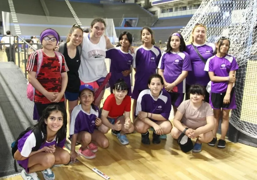 Viajaron dos días desde El Calafate para jugar el Mundialito y empaparse de la pasión por el hockey