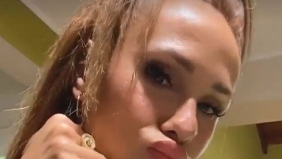 Barby Silenzi, en body negro jugando al límite