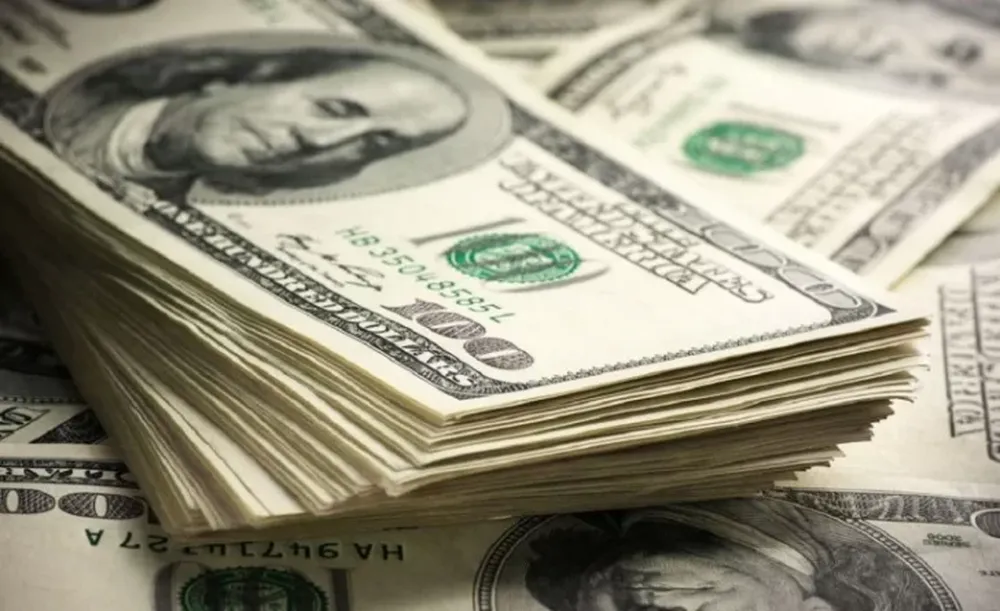 Hubo mayor oferta y el dólar bajó 22 centavos: se ubicó en $36,76