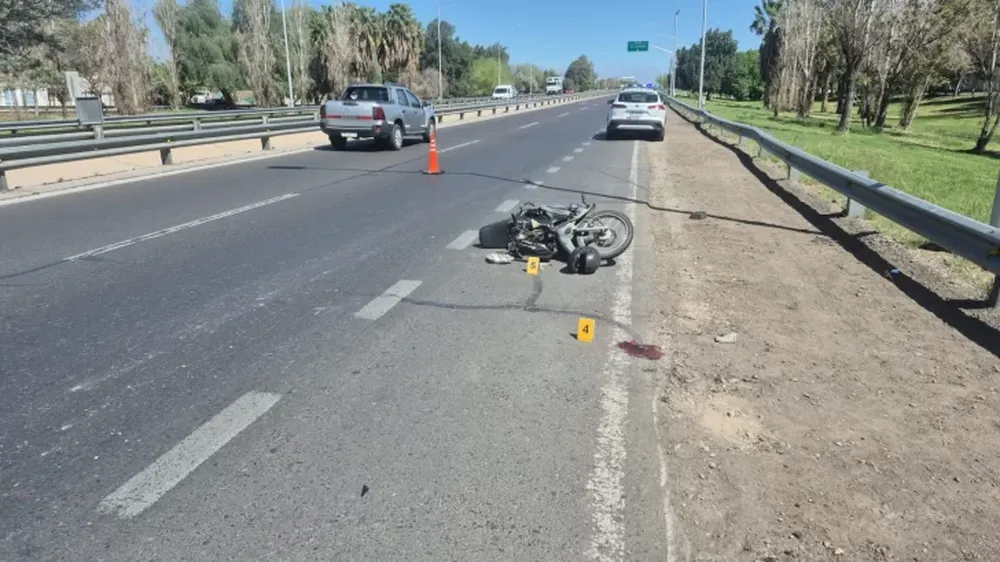 Una motociclista herida tras chocar con una camioneta en la Circunvalación