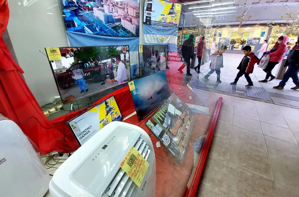 Por la inestabilidad del dólar blue, proveedores de electrónica suspendieron ventas