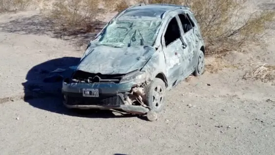 Accidente en Jáchal: un auto se dio vuelta luego de pasar a otro y chocarlo