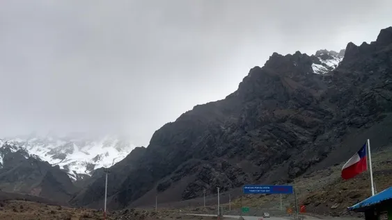 Cerraron el paso a Chile por Mendoza por pronóstico de nevadas en Alta Montaña