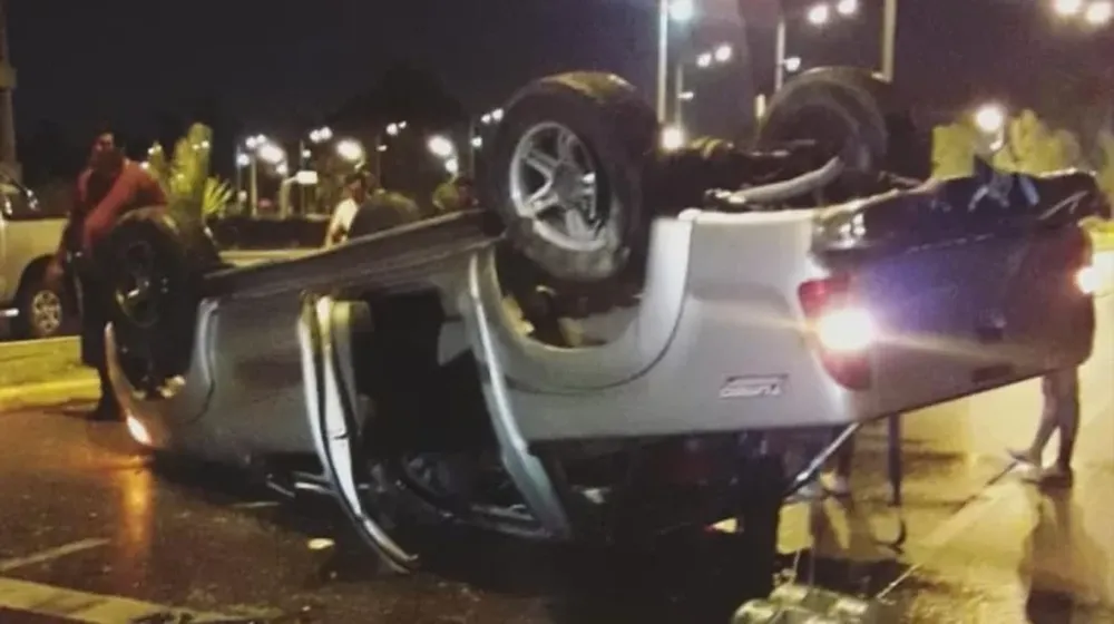 Se salvaron de milagro al protagonizar un violento vuelco cerca de El Pinar