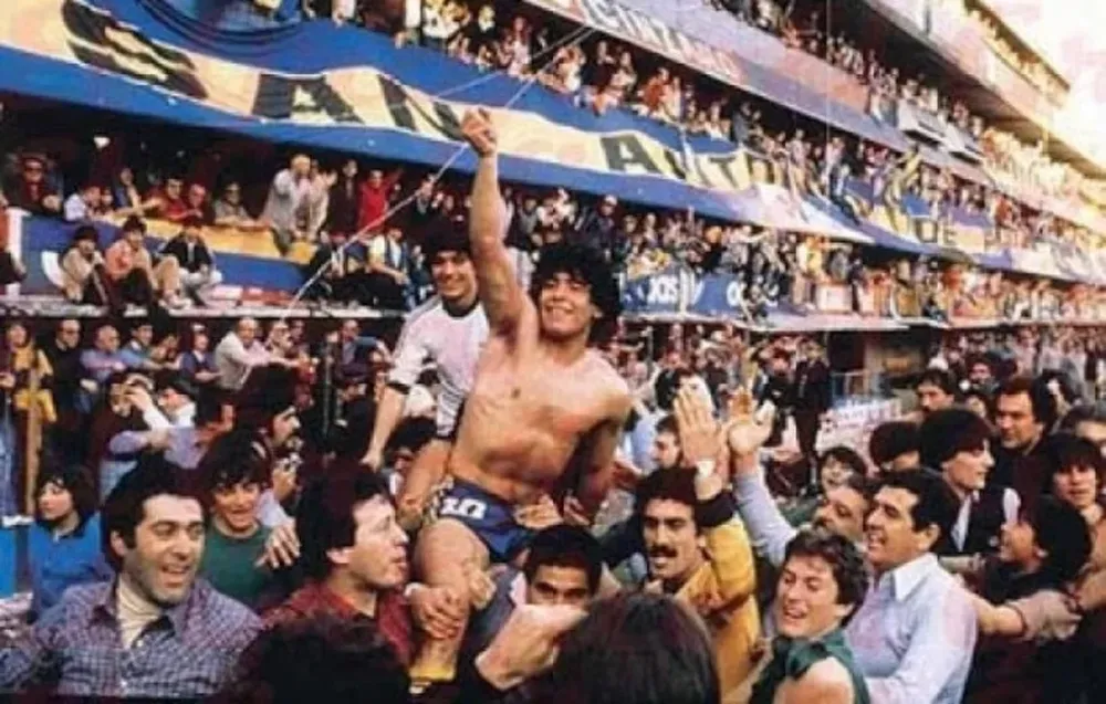 Un día como hoy, Maradona daba su única vuelta olímpica en el fútbol argentino