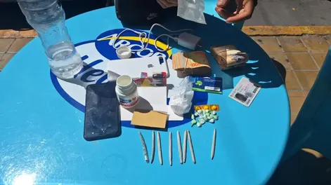 Realizaba disturbios en el microcentro y lo sorprendieron con 19 envoltorios de cocaína