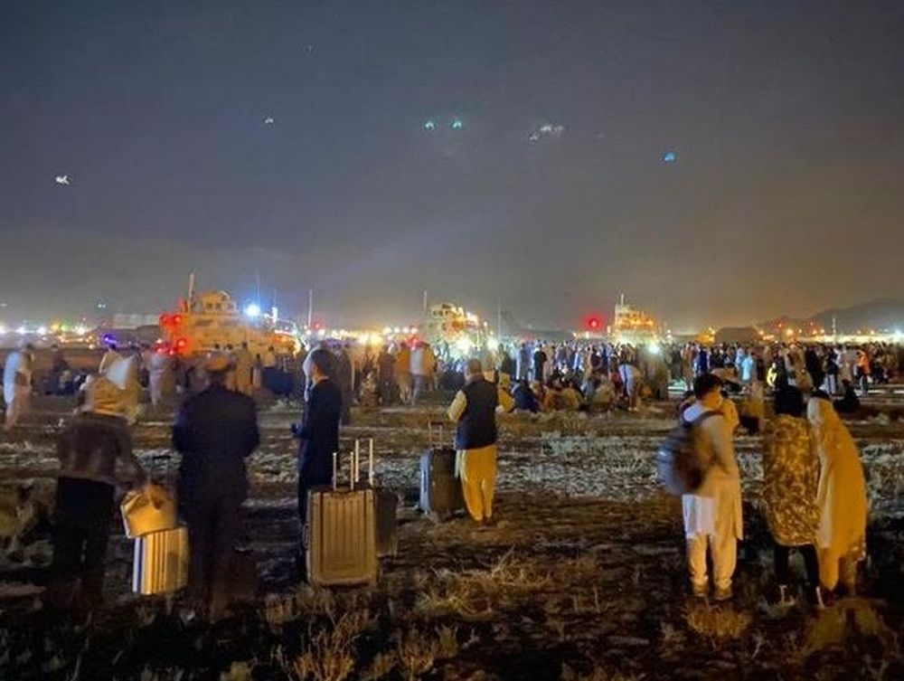 Caos en Afganistán por el terror a los talibanes: al menos 5 muertos en el aeropuerto de Kabul