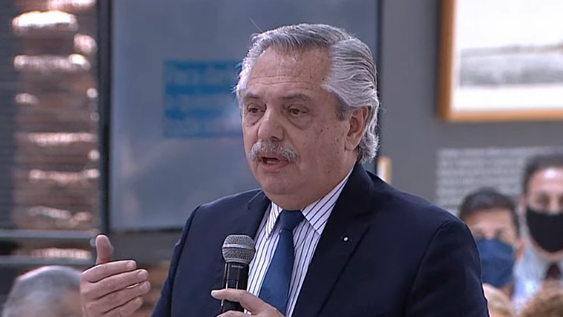 Alberto Fernández anunció el bono de $8.000 para jubilados que cobran la mínima