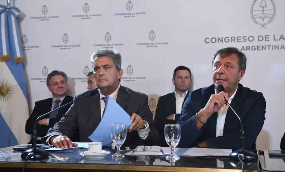 TENSIÓN. Aspera reunión del oficialismo y aliados contra Unión por la Patria en la Comisión Bicameral del DNU.