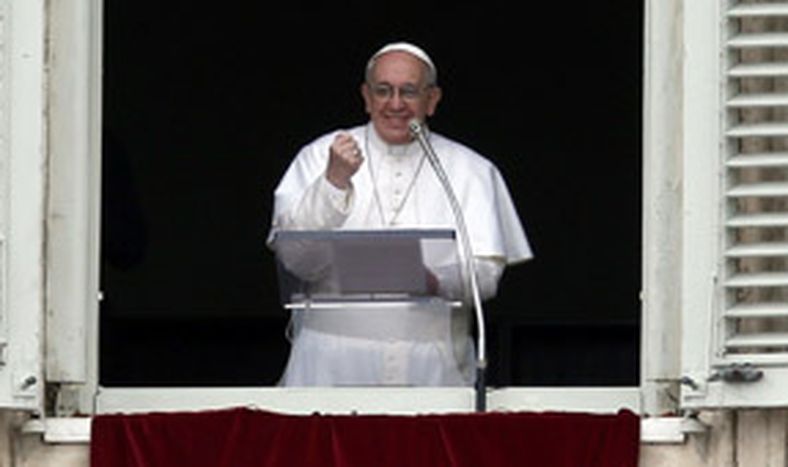 Francisco en su primer Angelus: “Dios no se cansa de perdonar”