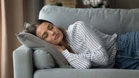 Por qué la siesta de 30 minutos mejora la memoria y creatividad