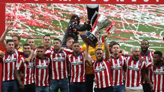 El Atlético recibió la Copa en su estadio