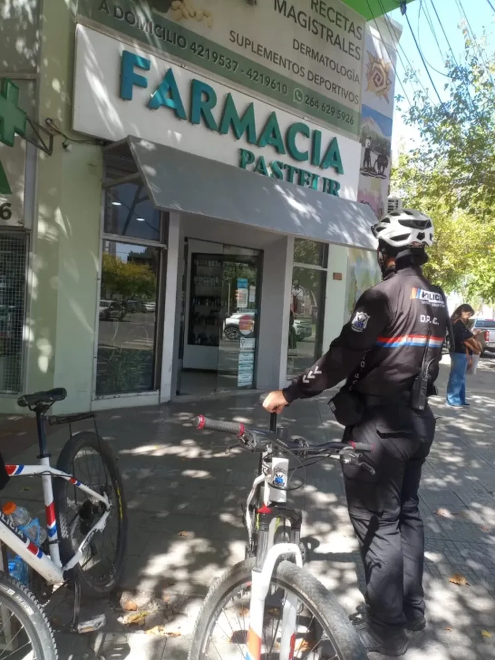 Detienen a una mujer en una farmacia céntrica por intentar comprar medicamentos con una receta falsa