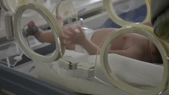 Tienen a su beba internada en neonatología y desaparecieron: los busca el 102