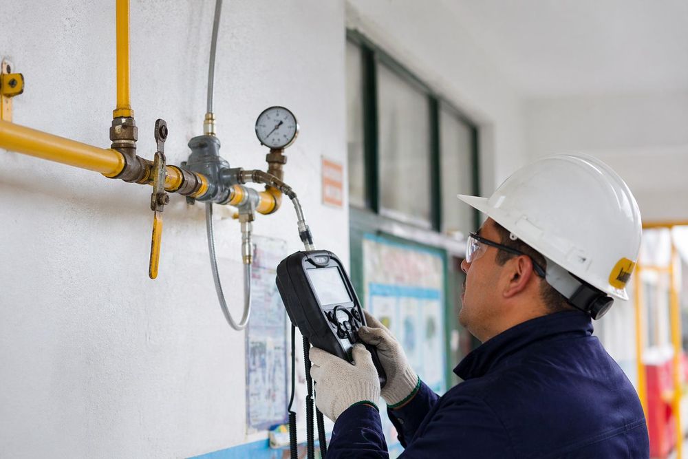 El Gobierno de San Juan puso en marcha el plan de mantenimiento de la red de gas en las escuelas de la provincia.