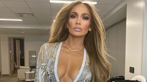 La selfie de JLO arrodillada que cosechó 5 millones de likes