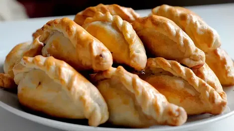 Escrachó a su novio por la cantidad de empanadas que comió en casa de sus papás