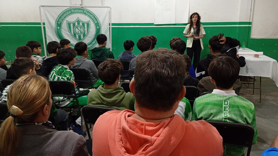 la nutricion tambien juega: desamparados apuesta a la formacion integral de sus jugadores de inferiores