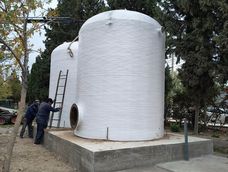 Con la instalación de los dos tanques de 25.000 litros cada uno, la UCCuyo avanza en su plan de ahorro de agua. Con la instalación de los dos tanques de 25.000 litros cada uno, la UCCuyo avanza en su plan de ahorro de agua.