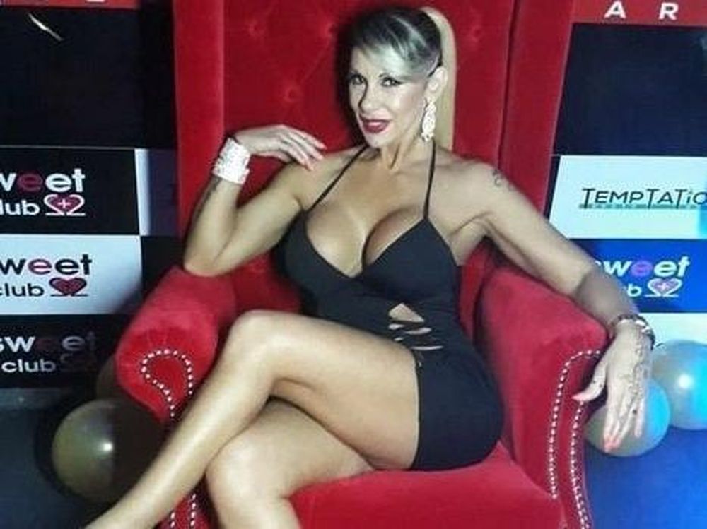 Las fotos en micro bikini de Mónica Farro que incendiaron las redes