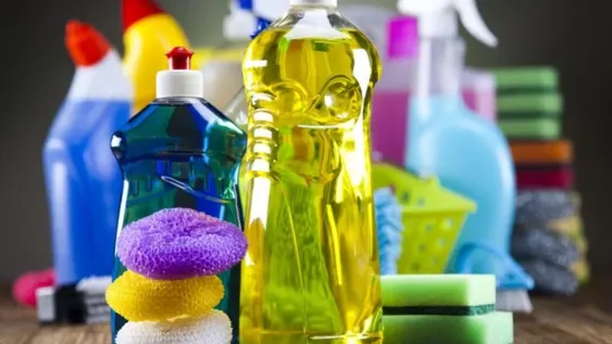 Anmat prohibió la venta de un producto de limpieza y desinfección