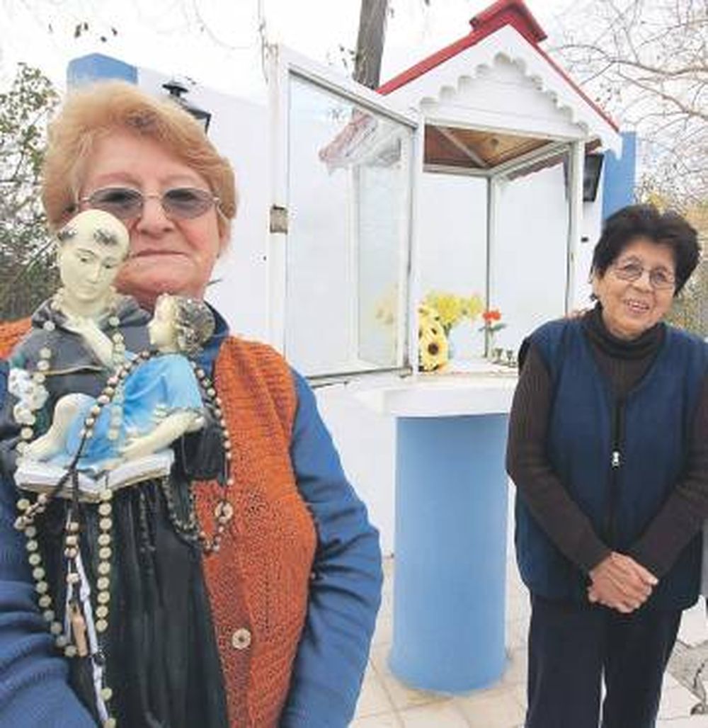El santo que dejó su sitio para quedarse en medio de un barrio