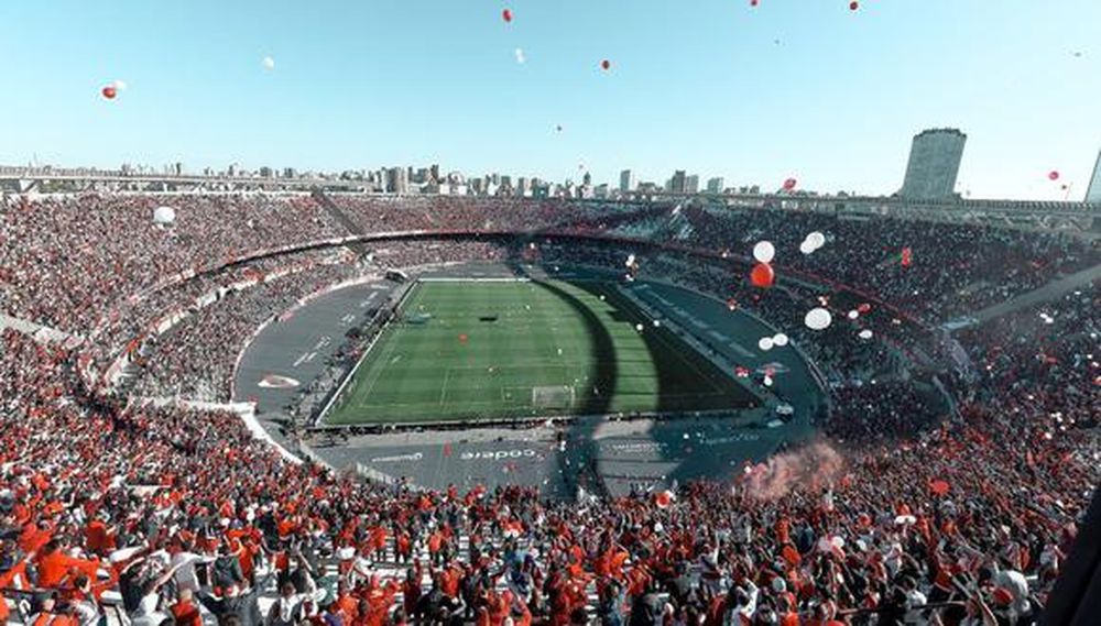 Gobierno a los clubes de fútbol: “Si no pueden controlar el aforo, volverán a jugar sin público”