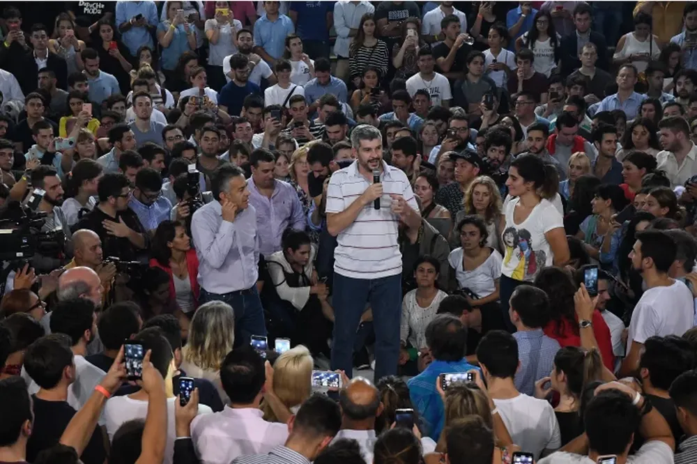 Peña, Cornejo y Etchecoin arengaron a la juventud para que defienda al Gobierno