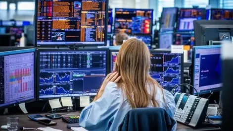 De cara al inicio de noviembre, el banco central (BCRA) dispuso que el efectivo mínimo que deben inmovilizar las entidades como respaldo de los depósitos dejará de ser diario y se computará mensualmente con el fin de dar liquidez al mercado.