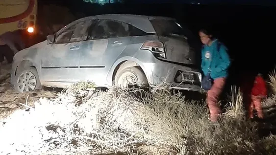 Milagro en la ruta: se reventó un neumático de su auto y protagonizó un vuelco espectacular