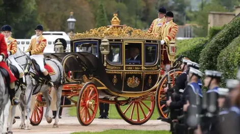 El rey Carlos III y el presidente Donald Trump llegan pasean en carroza por el Castillo de Windsor.