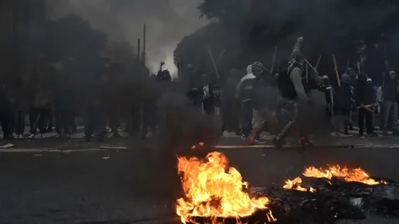 Incidentes en la 9 de Julio: piqueteros cortaron la calle y fueron desalojados