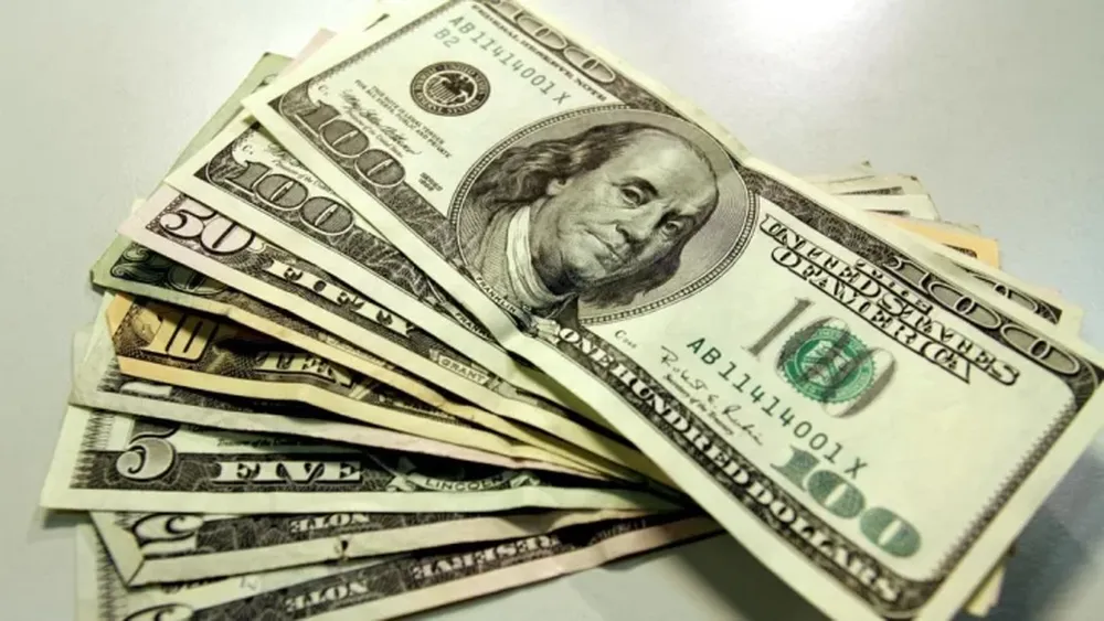 En un mercado con escaso volumen, el dólar cerró casi estable a $46,09