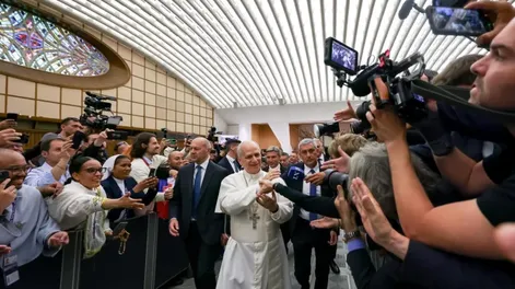 Diario de Cuyo | EL FLAMANTE PAPA LEÓN XIV dijo a los periodistas que lo que hace falta no es una comunicación fuerte y muscular, sino una comunicación capaz de escuchar, de recoger la voz de los débiles que no tienen voz.