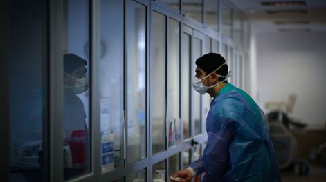 En medio de la expansión del coronavirus dejaron a sus hijos en un aeropuerto