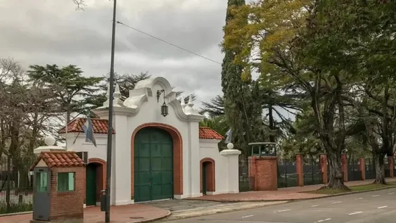 ¿BLINDAJE? Javier Milei cenó anoche en la Quinta de Olivos con diputados de La Libertad Avanza y de bancadas aliadas. Busca votos para sus vetos.