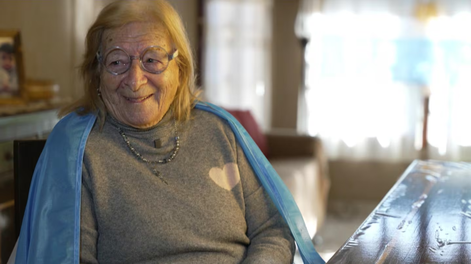 A los 105 años, tiene una sola debilidad: Messi, el hombre que la convirtió en fanática de los Mundiales.