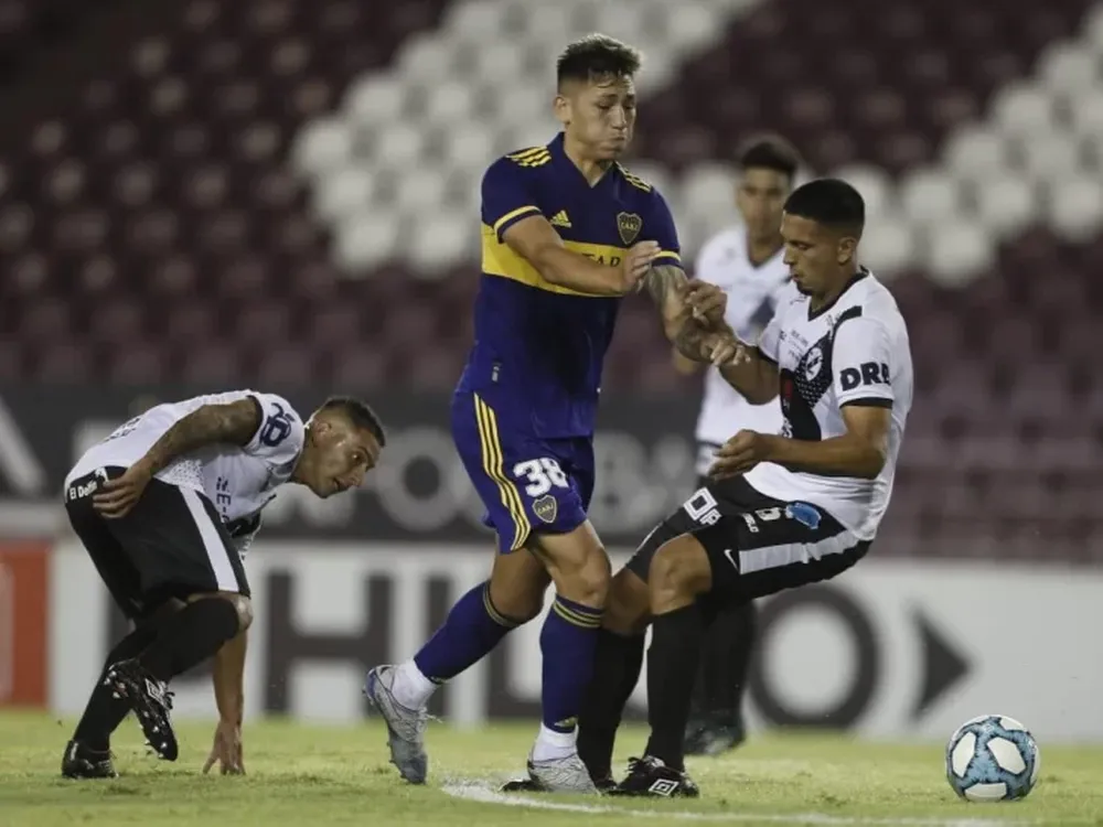 Sin mostrar buen funcionamiento, Boca venció con lo justo a Claypole