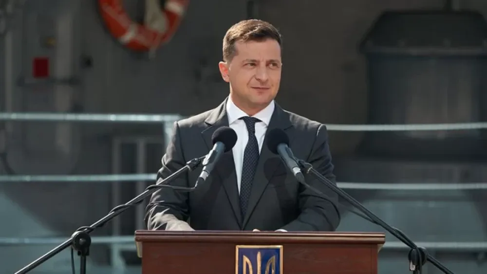 Zelenski dijo que Rusia atacó un convoy con ayuda humanitaria para Mariupol