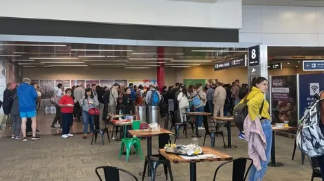 Aeroparque estuvo paralizado más de una hora por una mujer que quiso eludir los controles