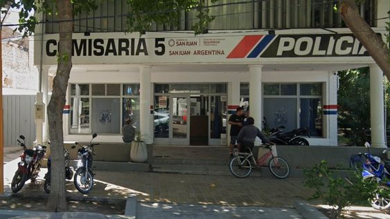 violencia en un calabozo: un detenido ataco a dos policias en una comisaria y les provoco lesiones
