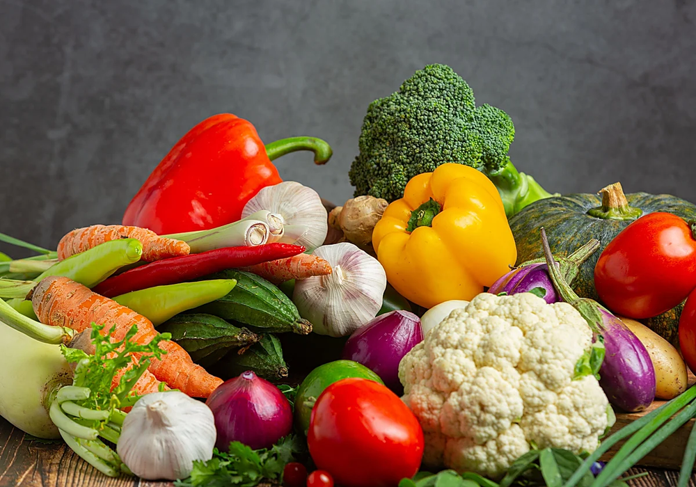 Rica en vitamina C y con solo 17 calorías: qué verdura recomiendan sumar a las comidas.