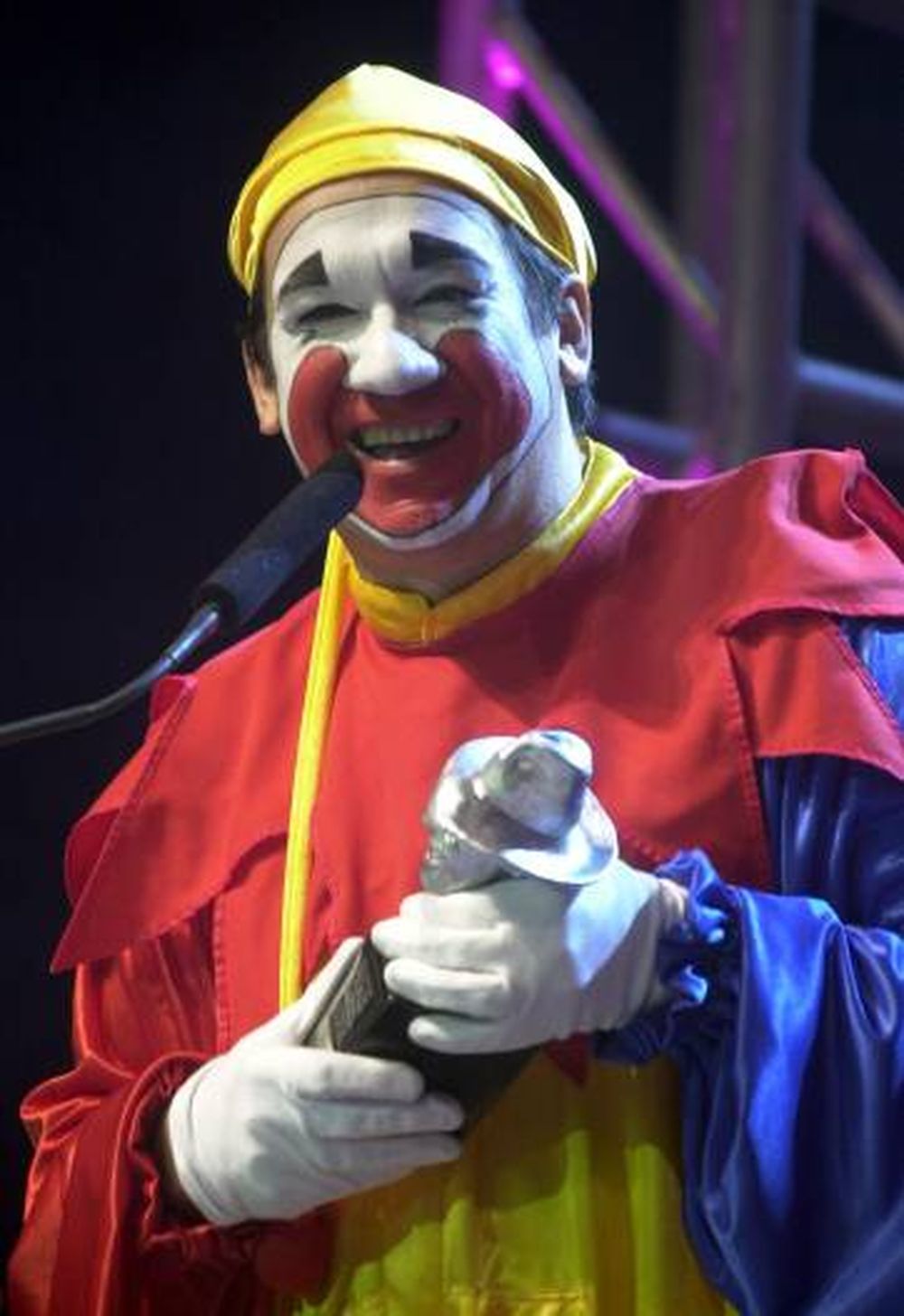 Revuelo por la promoción de un show de Piñón Fijo