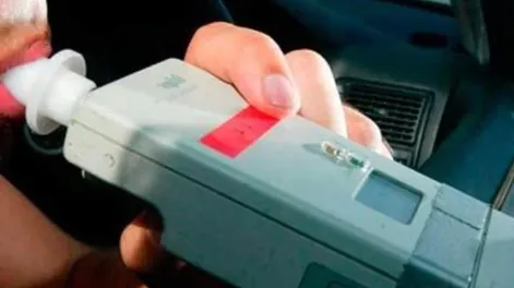 Manejaba borracho y haciendo maniobras peligrosas con su camioneta: terminó preso