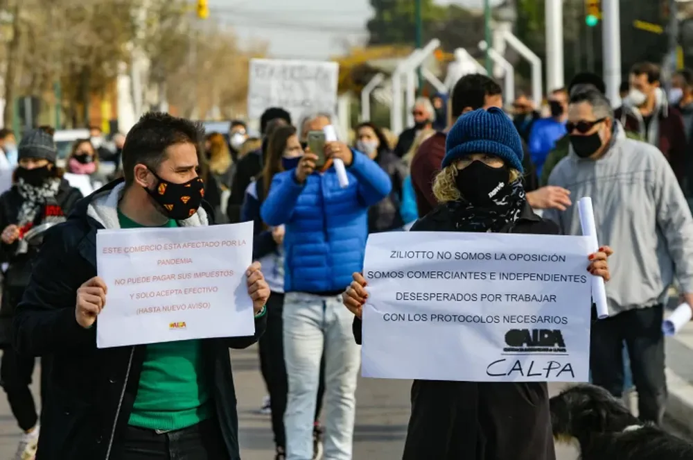 Día récord para Argentina, que superó la barrera de los 4 mil muertos por Covid-19