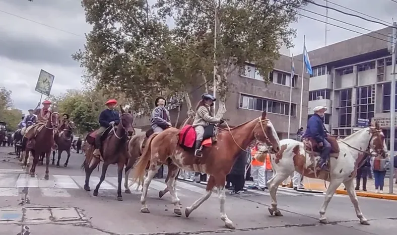 Los gauchos enfrentan al frío y encienden la Cabalgata de la Fe