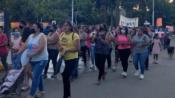 Nutrida y emotiva marcha por la muerte de la niña que denuncian fue víctima de bullying