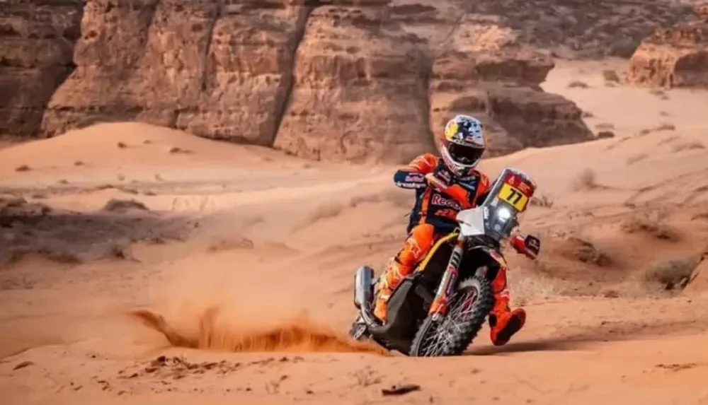 Primero. Luciano Benavídes ganó con el 77 en las Motos y subió al tercer puesto de la General.