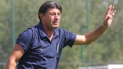 Suspenden a un DT por besar a un juvenil